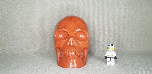 Photo de face crâne jaspe rouge 2,24 kg