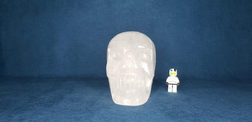 Photo de face crâne de cristal de roche 2,05 kg