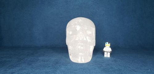 Photo de face crâne de cristal de roche 2,15 kg