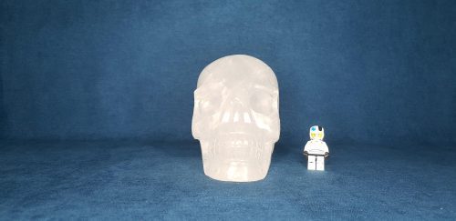 Photo de face crâne de cristal de roche 2,20 kg