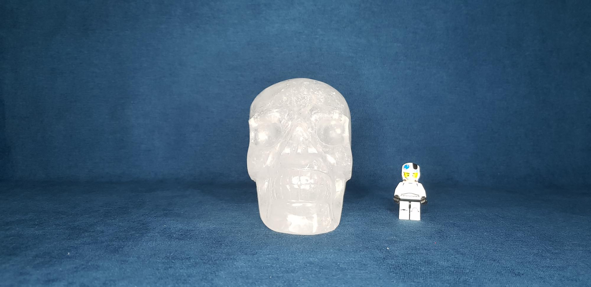 Photo de profil crâne de cristal de roche 1,90 kg