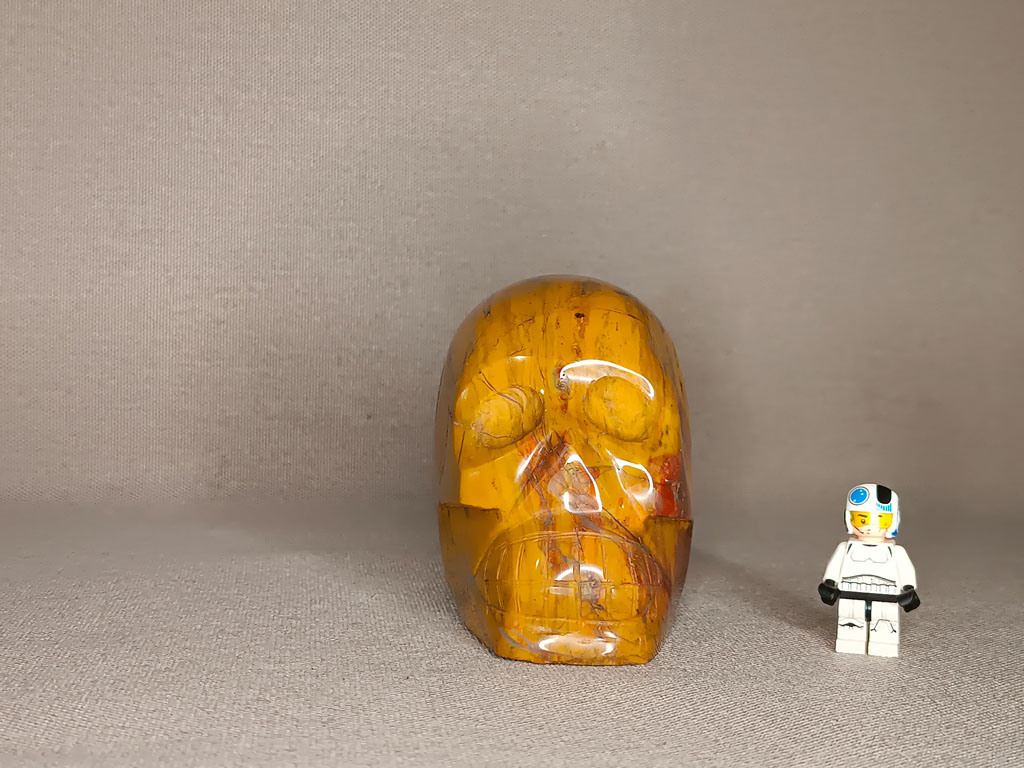 Crâne en jaspe polychrome 1,34 kg