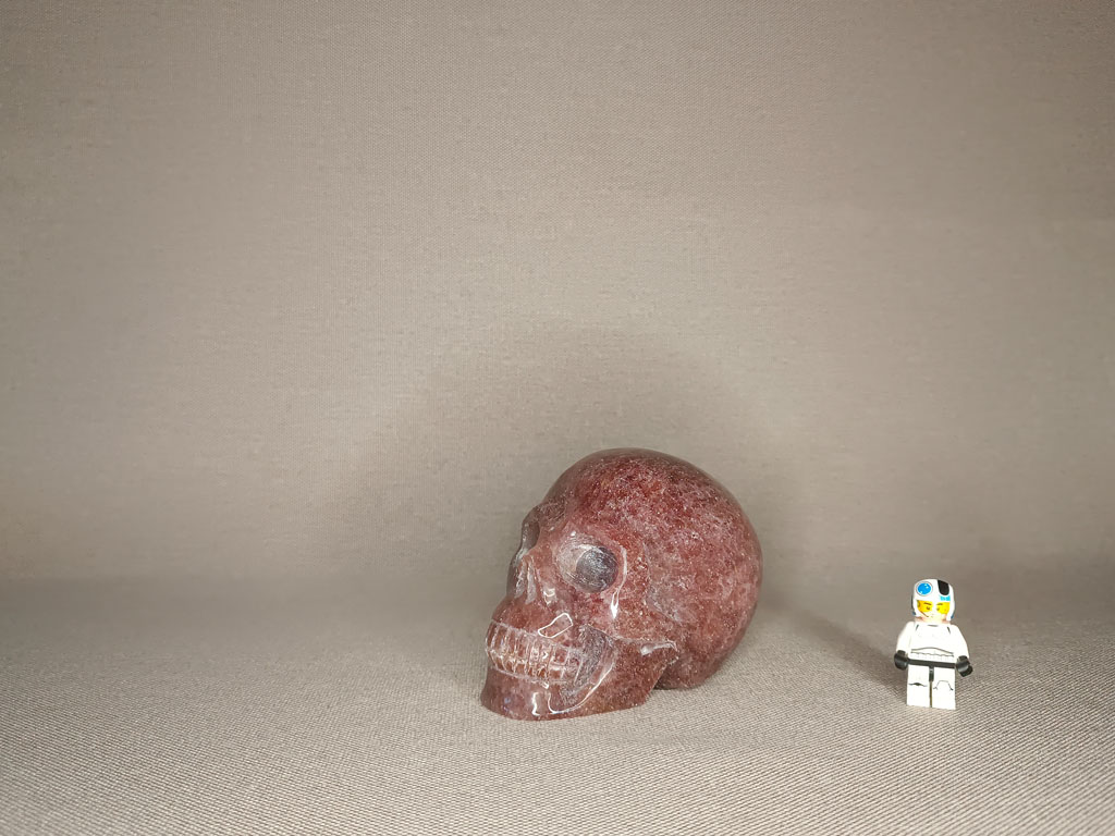 Crâne cristal quartz fraise 950 grammes