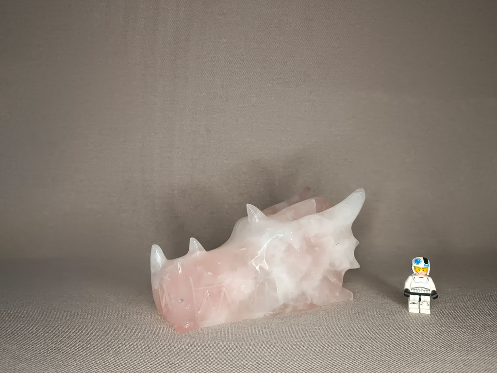 Dragon cristal en Quartz rose 1,48 kg