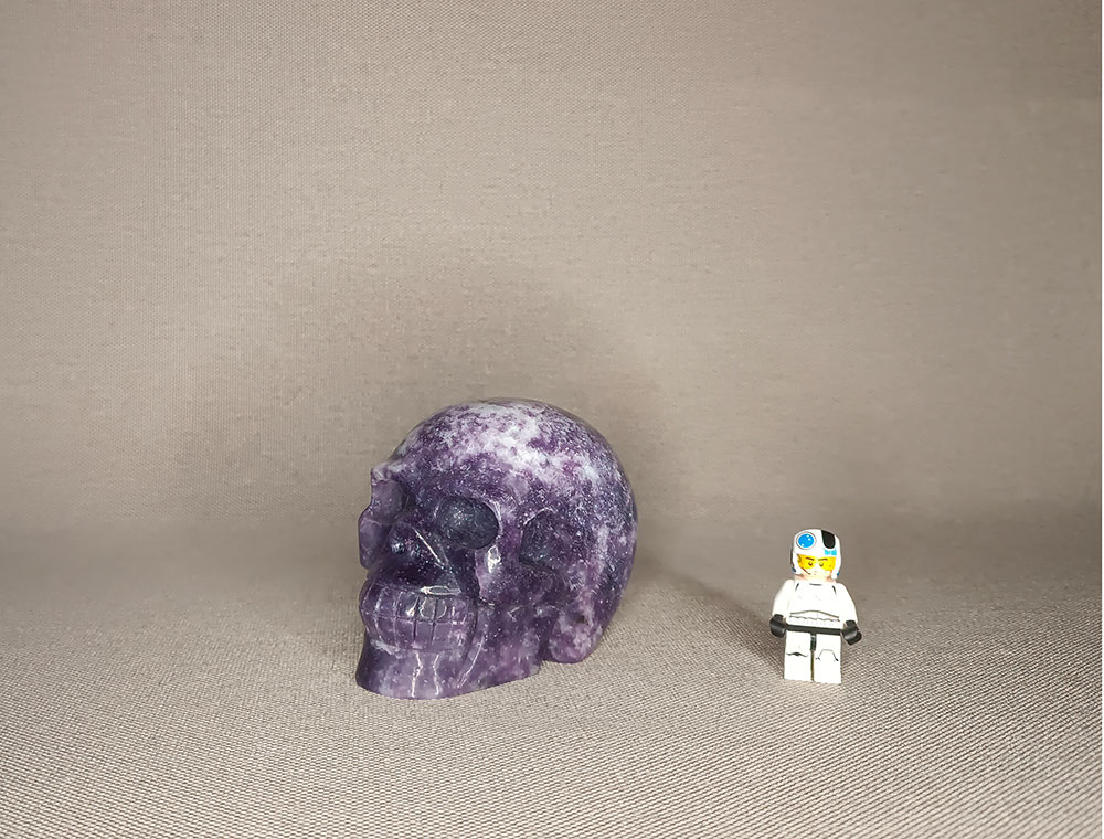 Crâne de cristal en Lépidolite 810 grammes