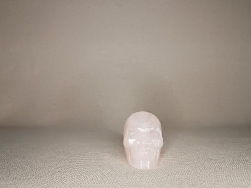 Crâne de cristal en quartz rose harmonisant amour apaisant