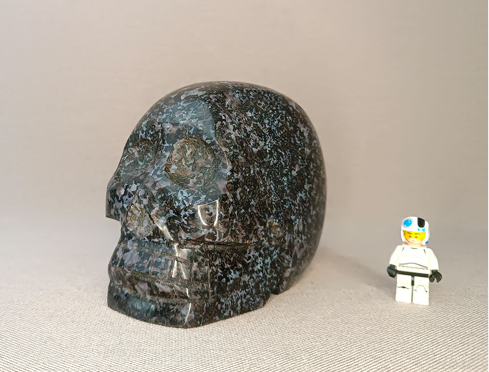 Crâne de cristal en Gabbro indigo 2,72 kg
